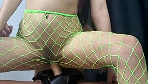 stepmom stretches petite stepdaughter's ass so good! 😈