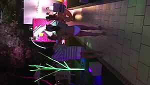 日本混血美女夜池惊艳 狂抽猛插淹没这骚货