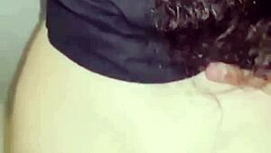 在机场厕所射在她白屁股上！