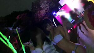 日本混血美女夜池惊艳 狂抽猛插淹没这骚货