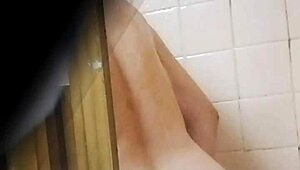 spying on that hot colombian milf in the bathroom during her trip 😏