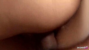 变态日本医生诱惑娇小18+少女加入老少18+女女男三人行医院性爱