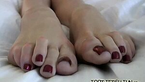 i want you to pamper my sexy size 6 feet