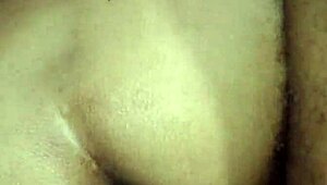 I fuck my wife's pussy up close with saliva and big cock.