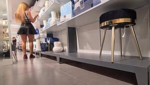 loira super gostosa spreads her big ass and fingers her asshole with anal toys in the shopping dressing room