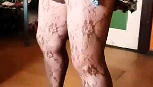 i feel so good masturbating like klaudiaambergirl while dancing in stockings