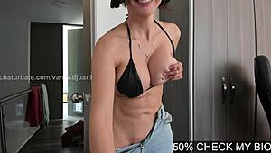Vanandjuani Fingers Wet Pussy On Webcam!