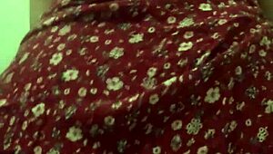 Bajo falda de mi vecina y terminamos cogiendo en escena casera