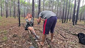 Ruiva gostosa contrasts her big ass Latina exhibitionism on the trail with intense outdoor sex