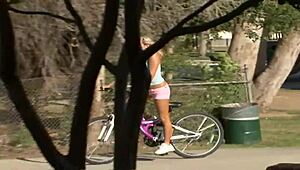 teen lesbians please each other with fingering and deepthroat