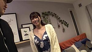 彼氏のお願いで好きでもない男に一肌脱ぎつつも、小悪魔モード発動！！ド 童貞チ ポを弄ぶムニュムニュ乳圧パイズリ炸裂！！本命彼氏とどっぷり上書き中出し連発！！part1