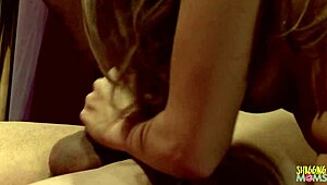 饥渴大奶脱衣娘鱼网翘臀脱衣吧伺候富豪巨屌