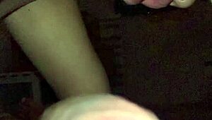 Watch her caindo de boca on that amateur cock.