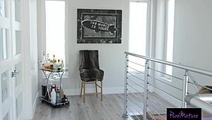 火辣熟女让女儿朋友猛捅屁眼