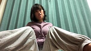 Japanese Amateur Shows Off Smacking Masturbation