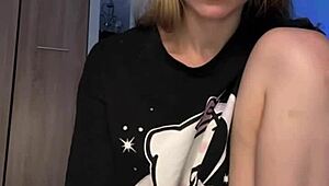 Fingering Perfect Pussy With Big Dildo On Webcam