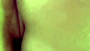 ela fode pau deslizando na buceta gostosa