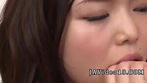 Megumi Shino丝袜play玩得又脏又泥巴！