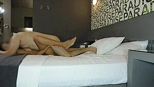 que tesao a sentada dessa novinha latina