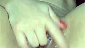 熟女大奶子饥渴用中国球在她的大屁股和肛门自慰