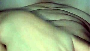 熟女大奶子饥渴用中国球在她的大屁股和肛门自慰