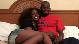 Ebony amateur enjoys wet pussy quickie