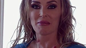 Lesbian Milf Fingers Teen 18+ Babe's Pussy