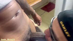 I invited my muscular neighbor for deepthroat blowjob, and his girlfriend joined in bareback