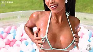 putri cinta in a paddling pool film, looking so relaxed