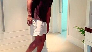 Negão dotado fodendo a japonesa casada na frente do corninho que apagou após beber demais - lina nakamura