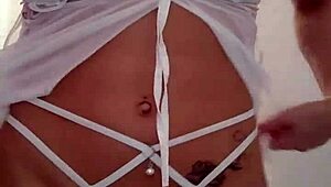 瘦金发Priscila Belini卧室诱惑脱衣首尝激烈肛拳大开