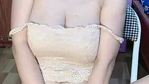 glasses-wearing vietnamese girl masturbates so enticingly 🔥