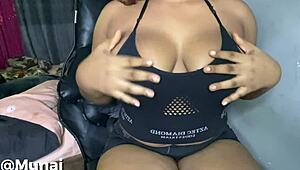 Munaj更新6 自拍粗抠肥逼狂潮吹！