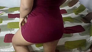 manoseo mis tetas y enseño mi colita con orgasmos