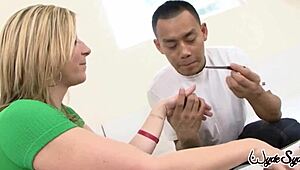 Keni Styles Shows Off Big Bouncy Tits