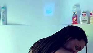 Amateur ebony gets her big ass pounded in homemade doggystyle.