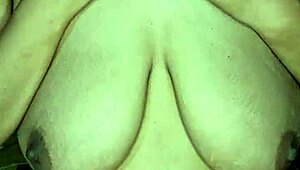 印度辣妹阿莉莎婆婆狂撸多汁骚逼巨奶