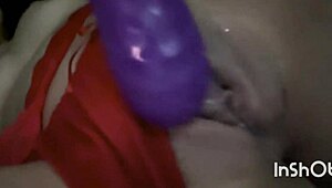 Masturbandome con dildo en el culo y rico squirt, latina enjoying toys and squirting