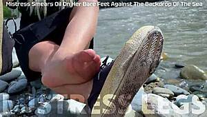 Look at the goddess in tan nylons