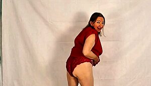 i saw that hot granny with huge natural tits stripping and showing pussy