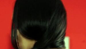 Groupie Enjoys Shower Time with Oral Fun