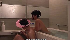 Jav英文字幕 火辣继母被他的朋友们变成精液桶