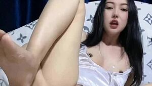 日本女孩自慰噴水到處都是03 2025