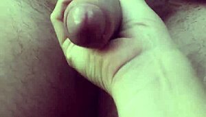 Ella juega con la baba de mi verga mientras graba todo termina en paja y ella bañada en leche pareja real amateur vnkyamo