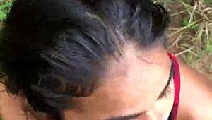 Chamei Ele Pra Entrar No Terreno Comigo E Fodemos No Mato Com Boceta Grande E Peitos