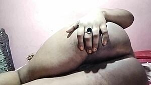 indian aunty twerking her ass after sex