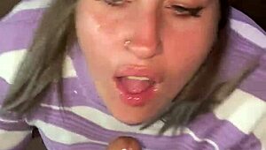 Me rica chupada que le hago como me encanta llevarla al fondo de mi garganta y que me de toda la lechita