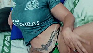 Tiffany Montavani Assistindo Futebol Com Ed Junior O Pirocudo Ensinou Ninfomaníaca Por Sexo Como Se Faz Sem Camisinha Encheu De Porra A Buceta