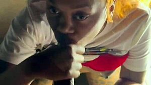 黑妞比尔街停车场被内射满屄