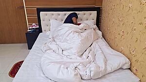 印度棕发妹紧逼被马鲁夫和肖玛娜狠中出